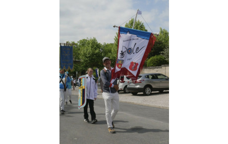 Défilé du bouquet Provincial 2025 à Soissons avec Michel pour représenter Dole 